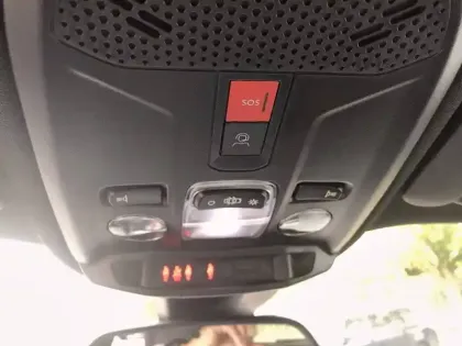 Photo 37 Peugeot 2008  Hybrid 145 e-DCS6