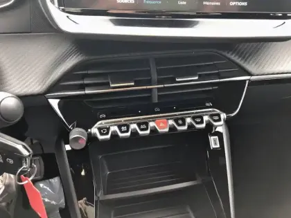 Photo 18 Peugeot 2008  Hybrid 145 e-DCS6