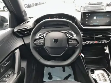 Photo 28 Peugeot 2008  Hybrid 145 e-DCS6