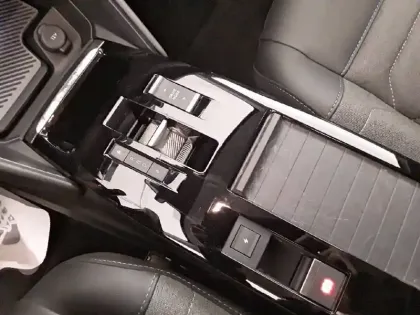 Photo 15 Citroën C4 e- 136 ch Automatique