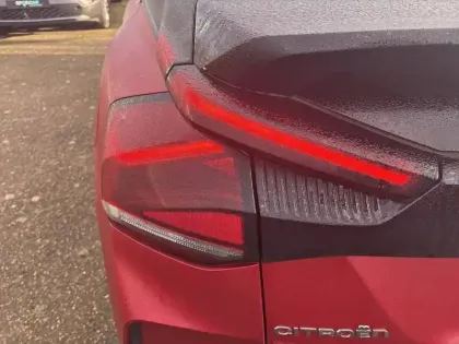 Photo 16 Citroën C4 e- 136 ch Automatique