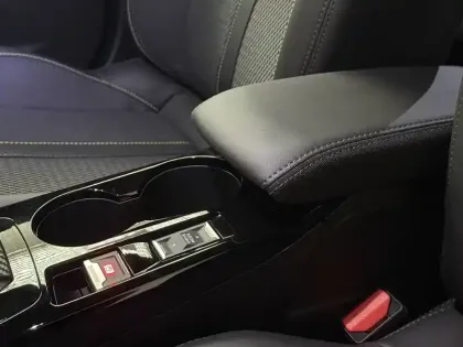 Photo 17 Peugeot 2008  Hybrid 145 e-DCS6