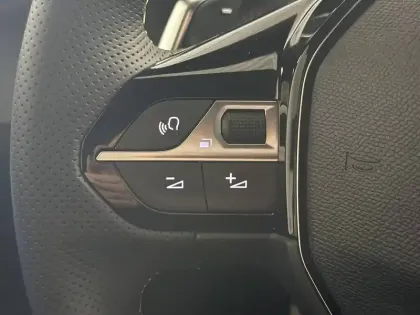 Photo 22 Peugeot 2008  Hybrid 145 e-DCS6