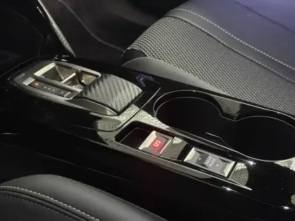 Photo 16 Peugeot 2008  Hybrid 145 e-DCS6