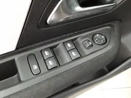 Photo 60 Citroën C4  PureTech 130 S&S EAT8