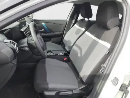 Photo 10 Citroën C4 e- 136 ch Automatique