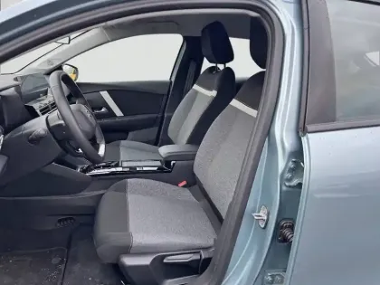 Photo 10 Citroën C4 e- 136 ch autonomie standard  Automatique