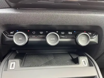 Photo 20 Citroën C4  Hybride 136 e-DCS6