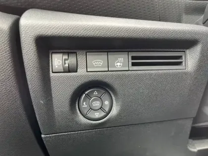 Photo 19 Citroën C4  Hybride 136 e-DCS6