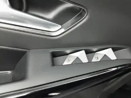 Photo 102 DS DS 7 DS7 Crossback Hybride E-Tense 225 EAT8