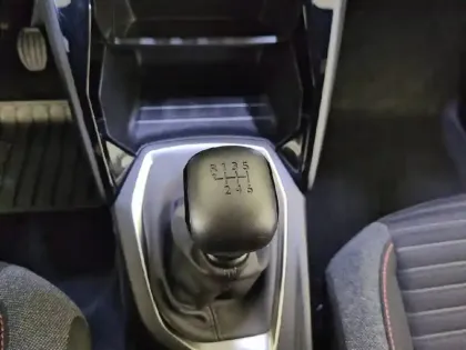 Photo 13 Peugeot 2008  PureTech 100 S&S BVM6