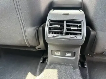 Photo 20 Citroën C4 e- 136 ch Automatique