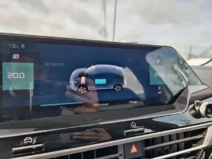 Photo 19 Citroën C4 e- 136 ch Automatique