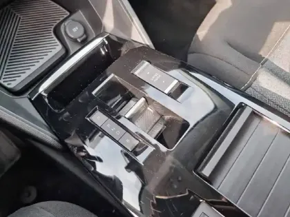 Photo 13 Citroën C4 e- 136 ch Automatique