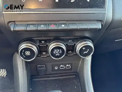 Photo 20 Renault Captur  E-Tech full hybrid 145