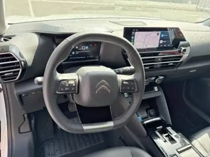 Photo 8 Citroën C4 e- X 156 ch Automatique