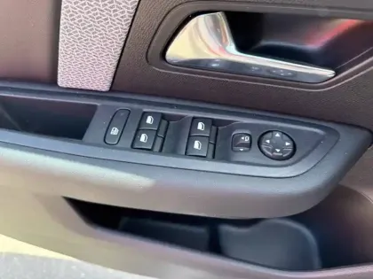 Photo 23 Citroën C4 e- X 156 ch Automatique