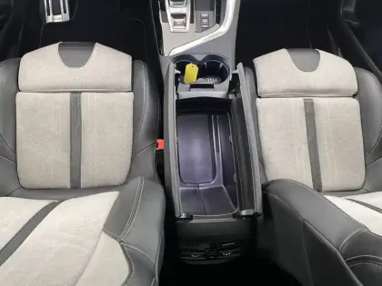 Photo 24 Peugeot 3008  Hybrid 225 e-EAT8