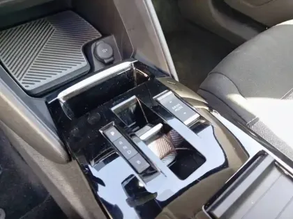 Photo 13 Citroën C4 e- 136 ch Automatique