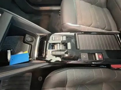 Photo 13 Citroën C4 e- 136 ch Automatique