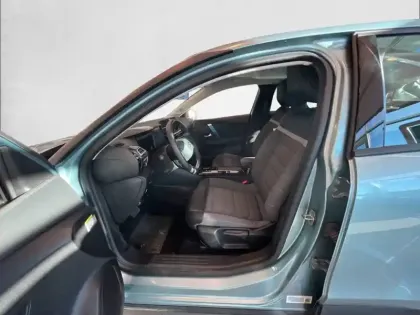 Photo 10 Citroën C4 e- 136 ch Automatique