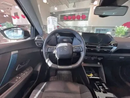 Photo 8 Citroën C4 e- 136 ch Automatique