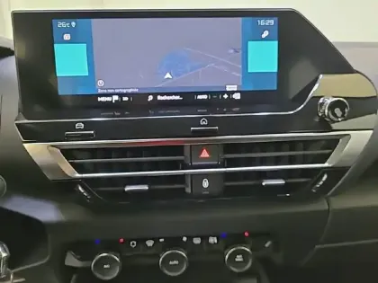 Photo 17 Citroën C4 e- 136 ch Automatique