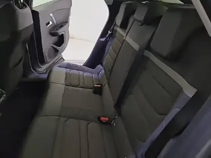 Photo 11 Citroën C4 e- 136 ch Automatique