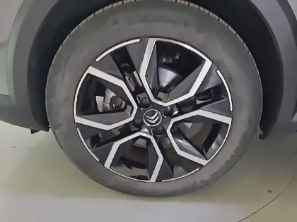 Photo 12 Citroën C4 e- 136 ch Automatique