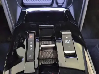 Photo 13 Citroën C4 e- 136 ch Automatique