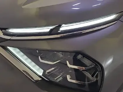 Photo 15 Citroën C4 e- 136 ch Automatique