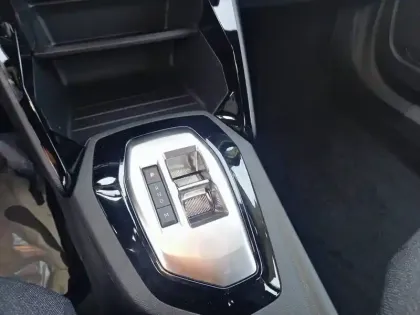 Photo 13 Peugeot 2008  Hybrid 145 e-DCS6