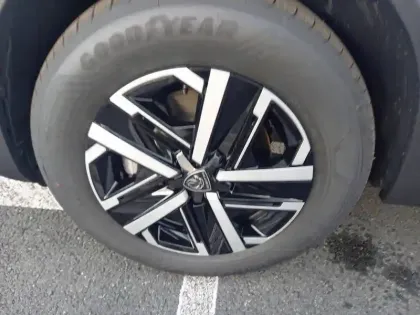 Photo 12 Peugeot 2008  Hybrid 145 e-DCS6