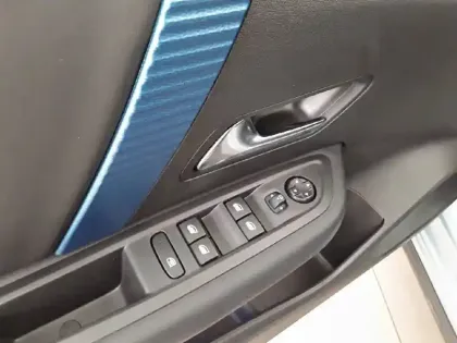 Photo 12 Citroën C4 e- 136 ch Automatique