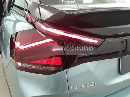 Photo 16 Citroën C4 e- 136 ch Automatique
