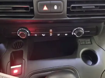 Photo 44 Peugeot Rifter  Long BlueHDi 100 S&S BVM6 5pl