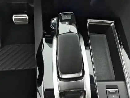 Photo 48 Peugeot 3008  Hybrid 225 e-EAT8