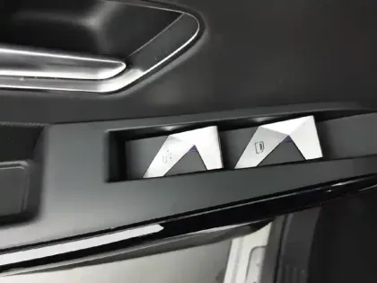 Photo 50 DS Ds 7 DS7 Crossback PureTech 180 EAT8