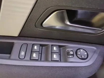 Photo 28 Citroën C4  Hybride 136 e-DCS6