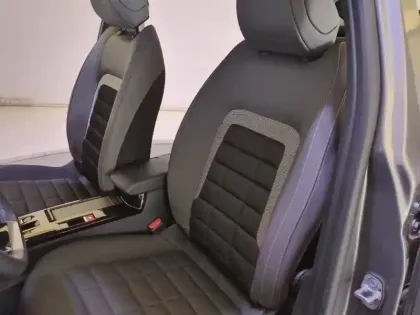 Photo 10 Citroën C4  Hybride 136 e-DCS6