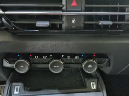 Photo 54 Citroën C4  Hybride 136 e-DCS6