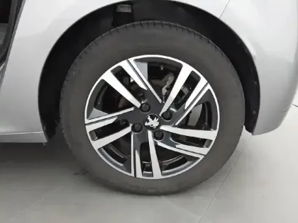 Photo 37 Peugeot 208  PureTech 100 S&S BVM6