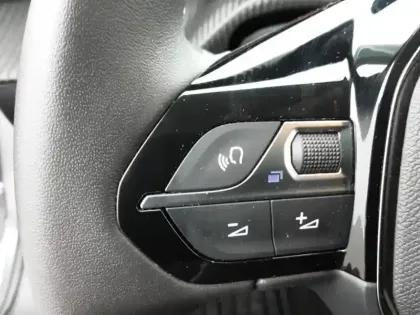 Photo 70 Peugeot 208  PureTech 100 S&S BVM6