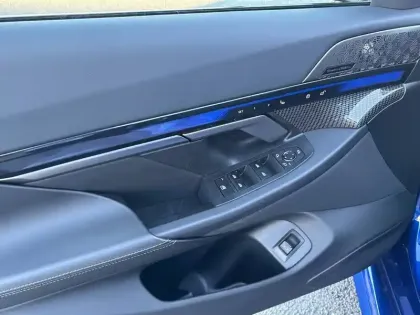 Photo 17 BMW Serie 5 M5 Touring PHEV 727 ch BVA8