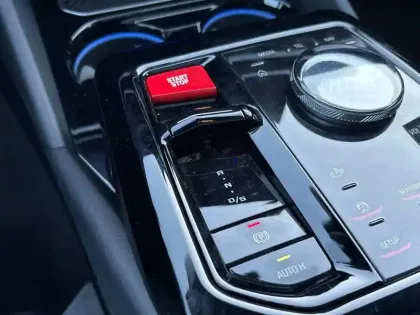 Photo 45 BMW Serie 5 M5 Touring PHEV 727 ch BVA8