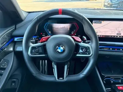 Photo 39 BMW Serie 5 M5 Touring PHEV 727 ch BVA8