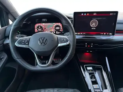 Photo 12 Volkswagen Golf  1.5 eTSI EVO2 150 DSG7