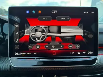 Photo 20 Volkswagen Golf  1.5 eTSI EVO2 150 DSG7