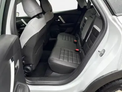 Photo 11 Citroën C4  Hybride 136 e-DCS6