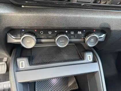 Photo 17 Citroën C4  Hybride 136 e-DCS6